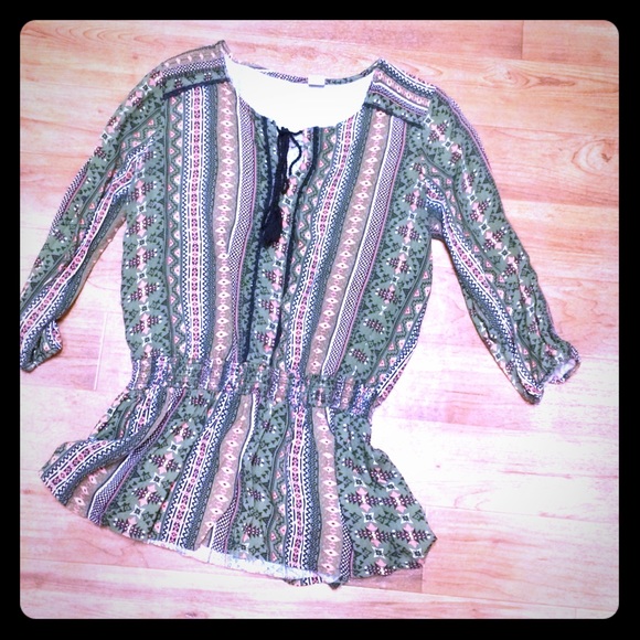 Tops - DONATING 1/3/19 - Cute Top